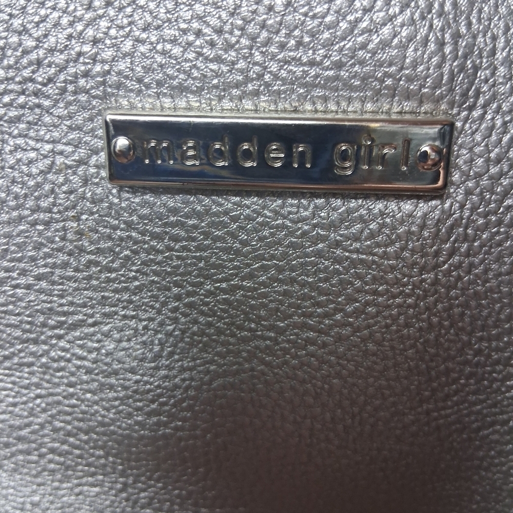 Madden Girl Silver Crossbody Bag - Picture 2 of 8
